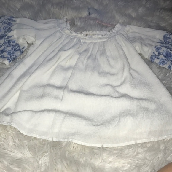 Hollister off the shoulder top with floral arm - Picture 1 of 1